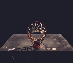 传奇归巢温情一刻！亨利携双子共赏酋长球场雕像，幽默互动传承枪手精神