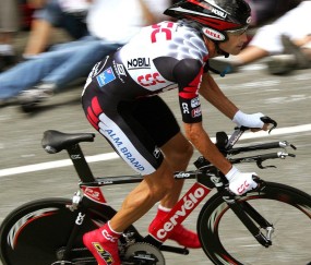 NCAA赛场中日新星闪耀对决 篮球未来之星碰撞引关注