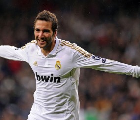 德转公布年度足坛收入榜，C罗梅西领跑全球，姆巴佩登顶欧洲之巅