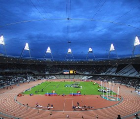 UFC巨星阿迪萨亚成功卫冕中量级冠军 激战五回合击败挑战者惠特克
